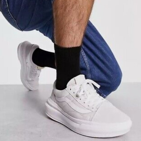 Vans Old Skool Overt CC Sneakers White Light Gray Size Men7.5 / Women 9 - Picture 1 of 8